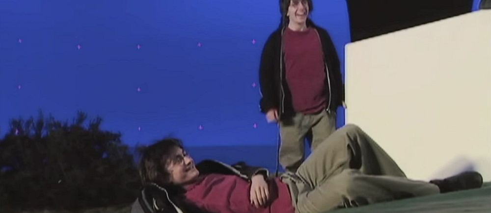 Daniel Radcliffe och hans stuntman iklädda likadana kläder