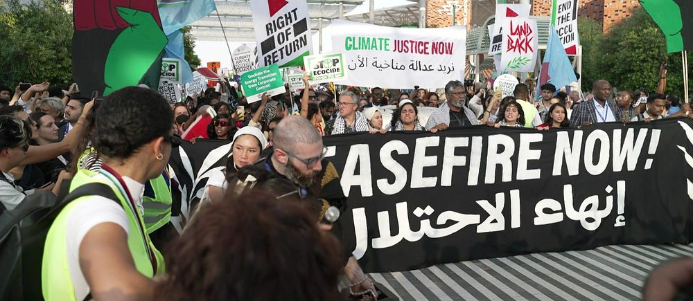 Fredsmanifestation för Gaza på klimattoppmötet i Dubai