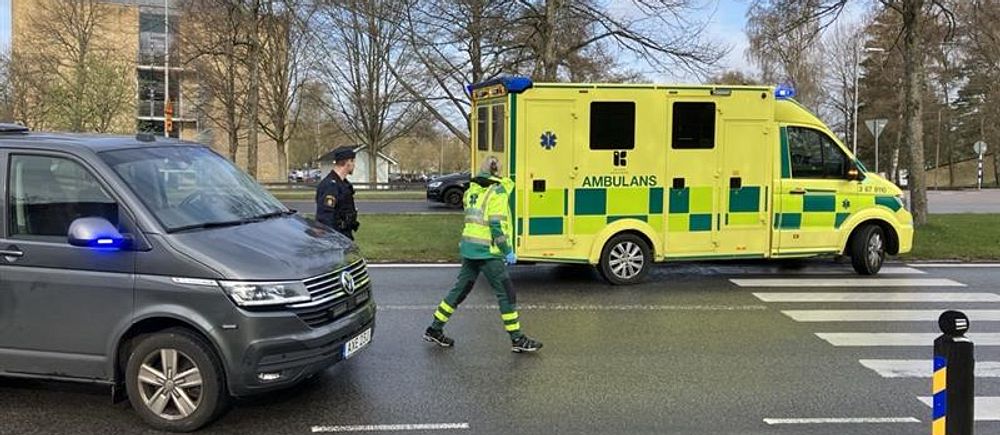 ambulans och polis vid trafikolycka i Växjö.
