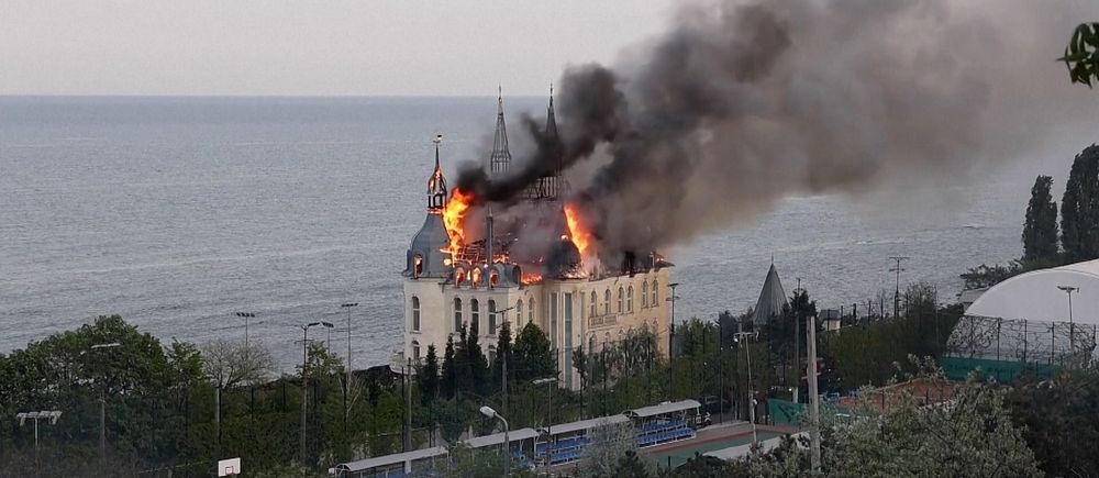Slott brinner i Odessa i Ukraina