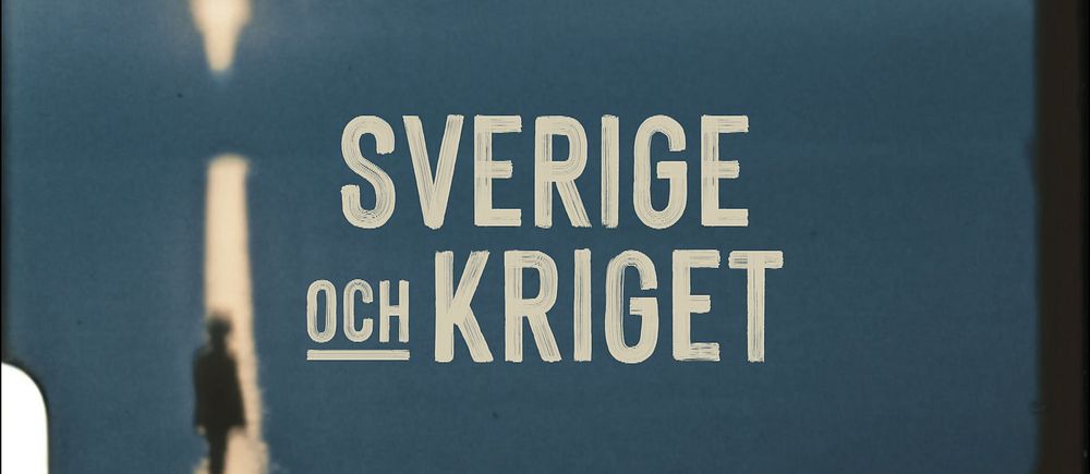 Text: ”Sverige och kriget” över en siluett av en person mot mörk blå bakgrund.