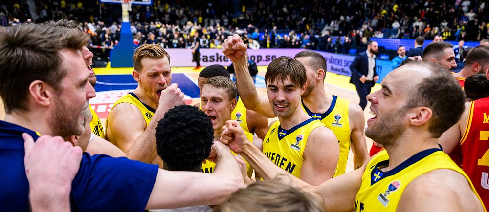 Sverige firar avancemang till basket-EM