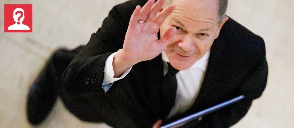 Olaf Scholz vinkar