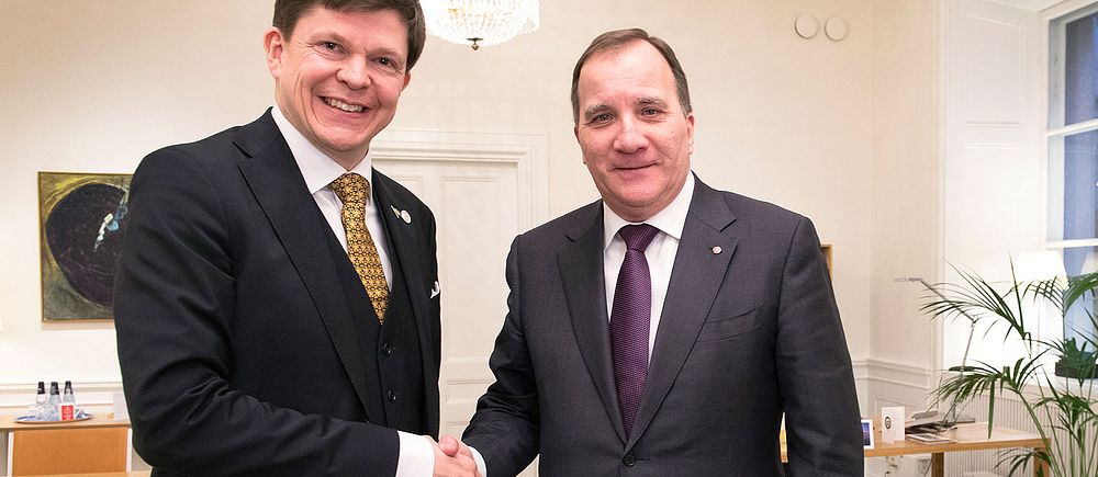 Talman Andreas Norlén tar emot Stefan Löfven (S)