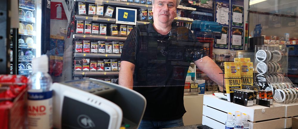 Niclas Bryzell tvingades byta bardisken mot kassan i kiosken.