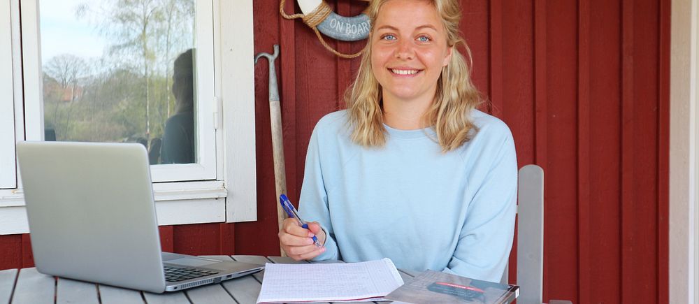 Josefin Nilsson trodde att distansundervisningen skulle vara över efter sommarlovet. Men den pågår fortfarande och har inget slutdatum ännu.