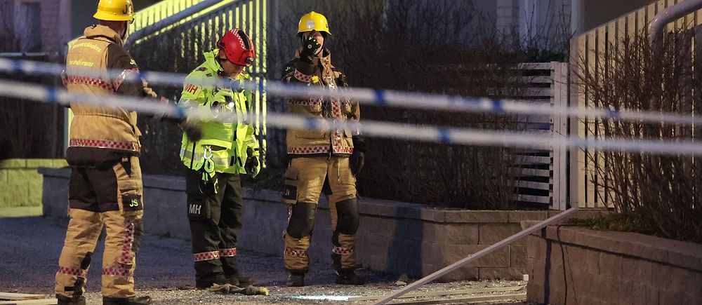 Krossat glas på marken, explosion Åkersberga