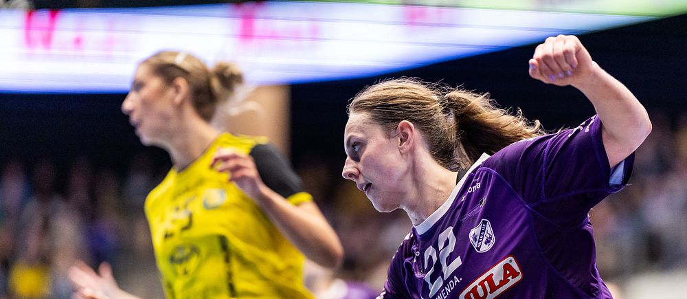 Skaras Linnea Säreborn jublar under kvällens match.