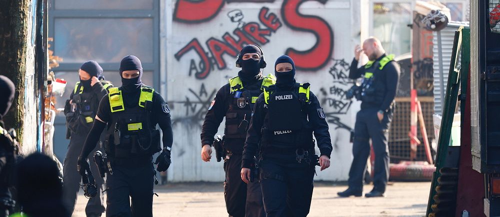 Poliser på gatorna i Berlin.