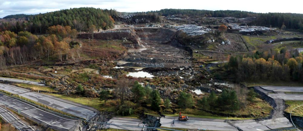 Skredet vid E6 i Stenungsund, där motorvägen slagits i spillror