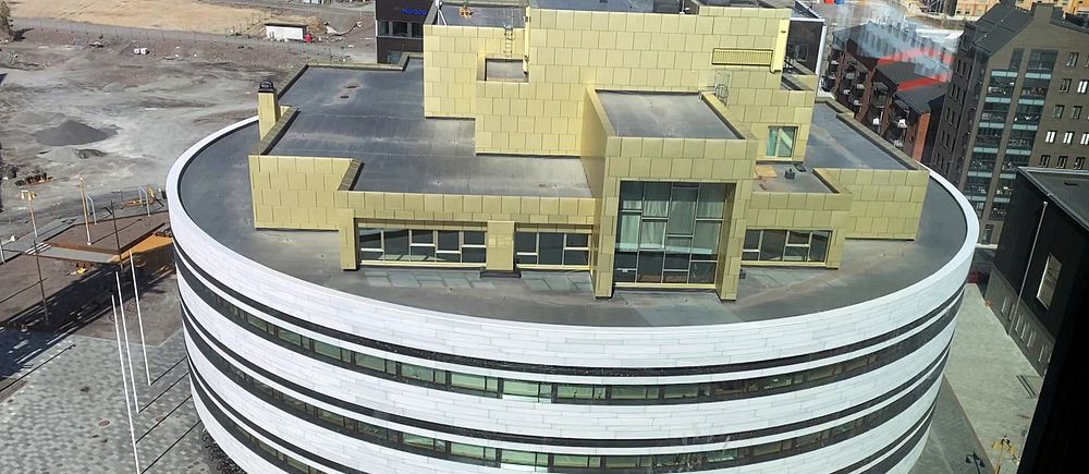 Taket på Kirunas stadhus ”Kristallen” fotat från luften.