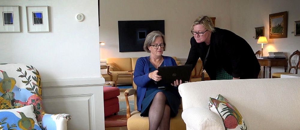 Carin Jämtin, landshövding tillsammans med en av sina medarbetare, Maria Prytz, kommunikationsansvarig