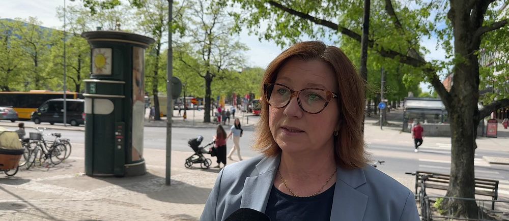 Stina Höök moderat regionråd i region Värmland blir intervjuad av SVT om skatteökningen.