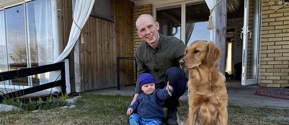 Jonas Bergström med sonen Tage och hunden Magda
