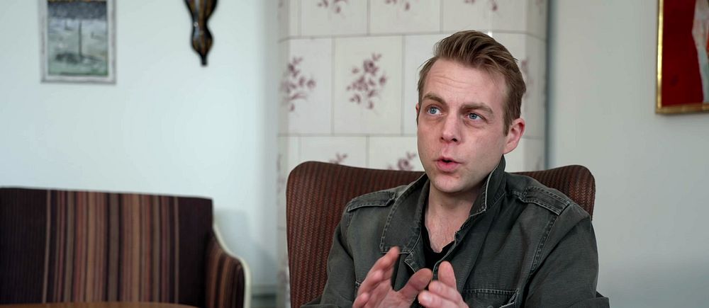 Christoffer Carlsson är aktuell med sin nya roman ”En liten droppe blod”.