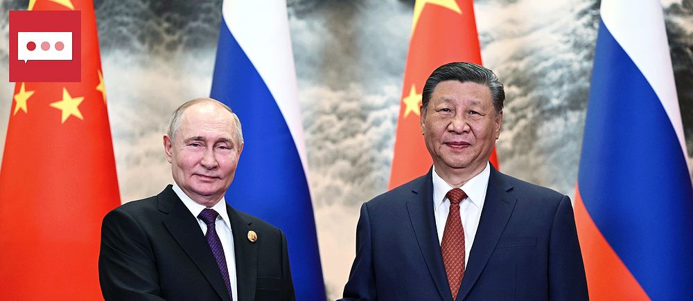 Putin och Xi Jinping skakar hand