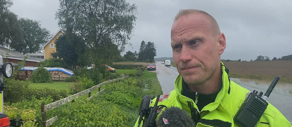 Räddningstjänsten framför hus i Vessigebro