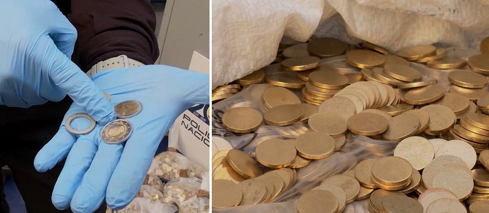 Polis visar falska och äkta mynt, säck med falska mynt