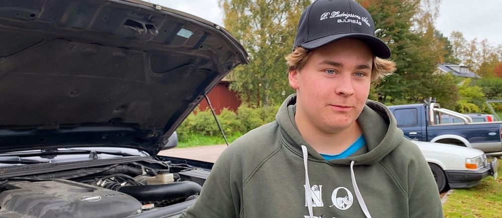 Hör ungdomar i Bjursås om de nya kraven på vinterdäck för A-traktor