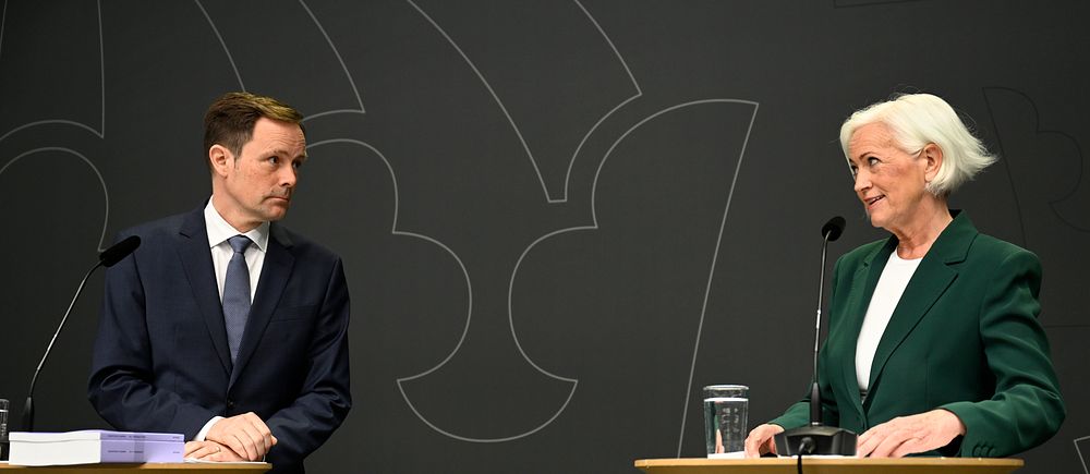 Sjukvårdsminister Acko Ankarberg Johansson och  Jean-Luc Af Geijerstam, ordförande Huvudmannaskapsutredningen.