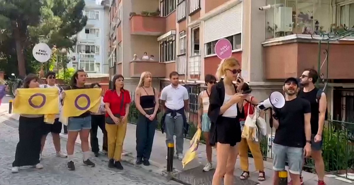 Turkisk polis grep minst 30 hbtqi-aktivister under Pride i Istanbul