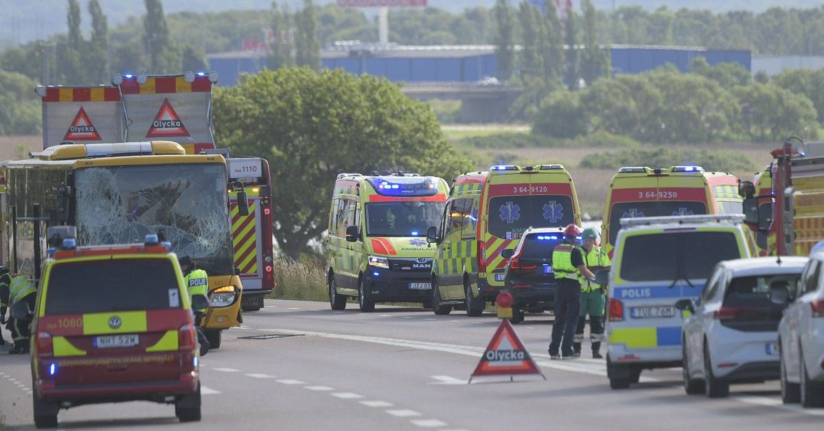 Buss k&ouml;rde i diket utanf&ouml;r Helsingborg &ndash; fem lindrigt skadade
