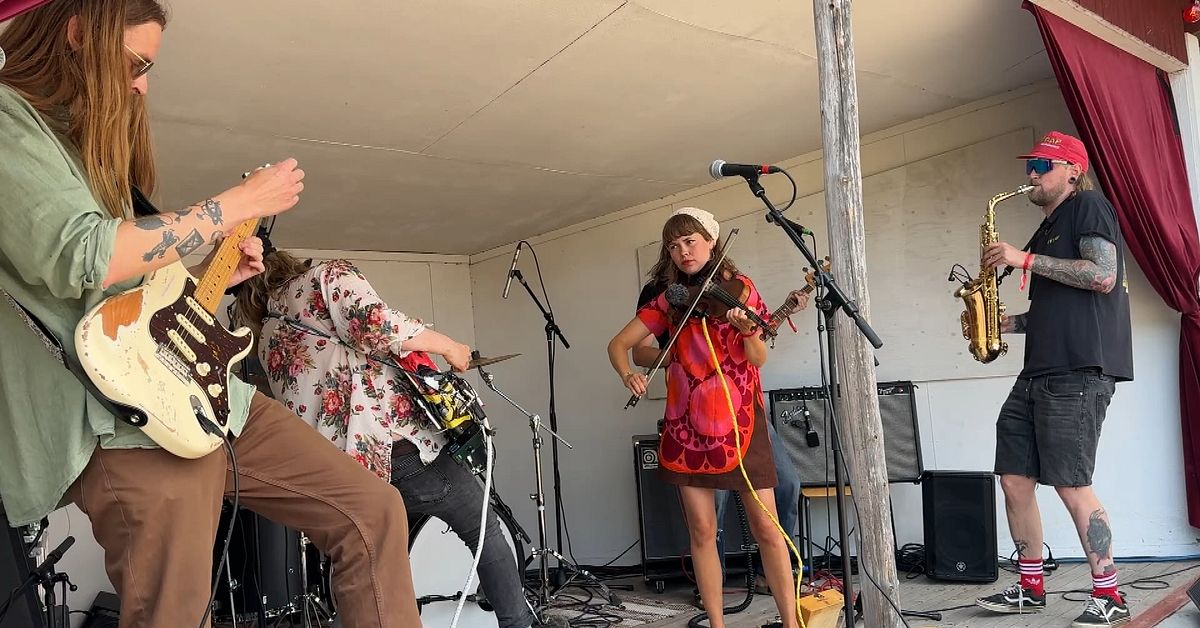 Kleerup och kaninhoppning – nu är Skenstafestivalen  tillbaka