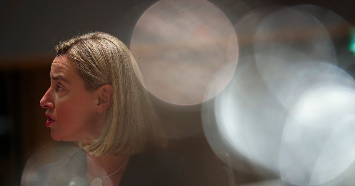 EU:s förra utrikeschef avgår efter korruptionsanklagelser