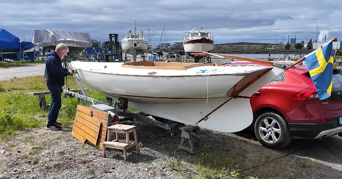 Segelb&aring;ten R&ouml;dluvan i Holmsund skulle eldas upp &ndash; har nu k-m&auml;rkts