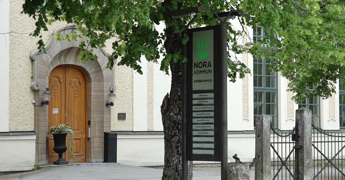 Nora kommunhus utrymdes efter hot &ndash; nu har facket kr&auml;vt att det st&auml;ngs