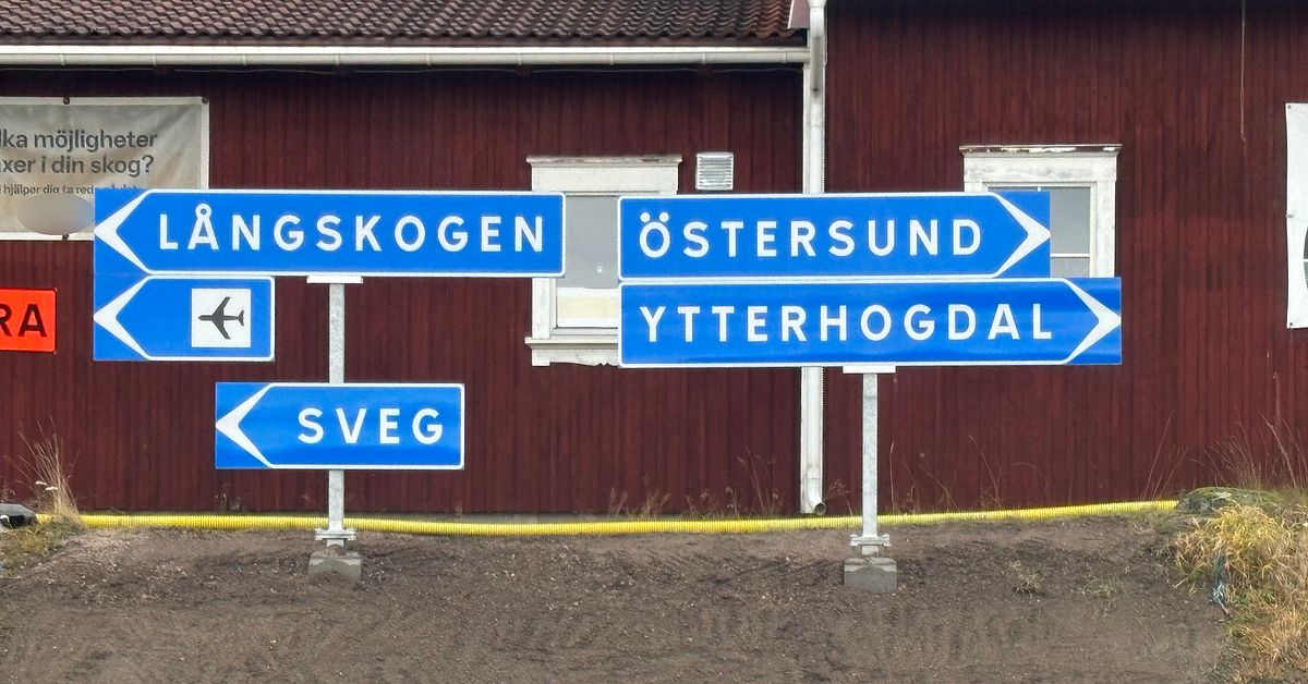 D&auml;rf&ouml;r skyltar Trafikverket mot L&aring;ngskogen vid nya E45 i H&auml;rjedalen