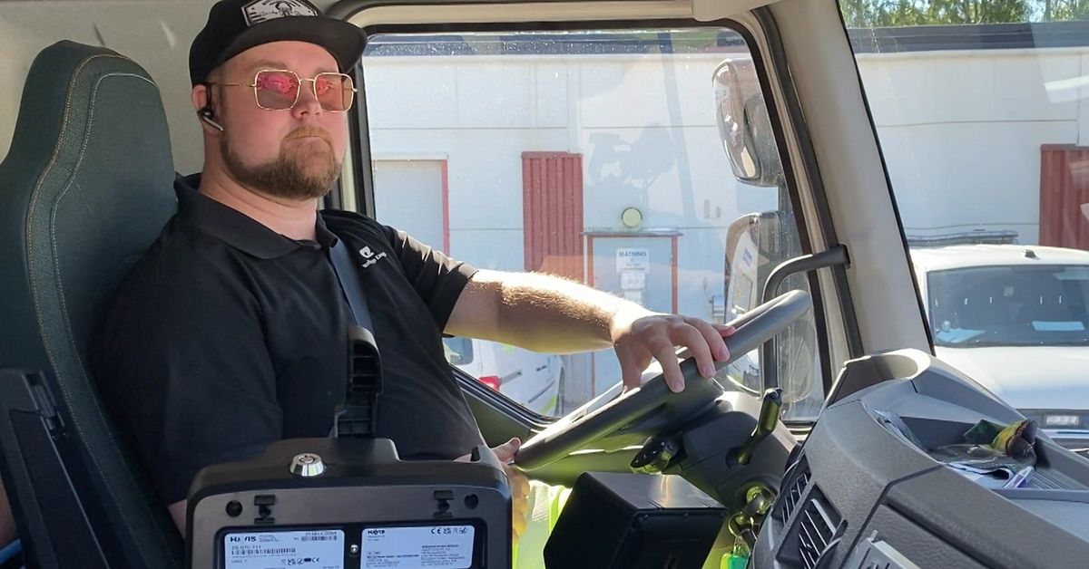 Nu rullar Dalarnas första elsopbil i Borlänge – föraren Tobias: ”Nästan knäpptyst”