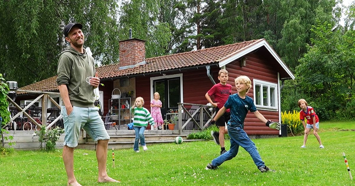 M&aring;nga fritidshus &auml;gs av boende i samma l&auml;n &ndash; familjen &ouml;verger stan f&ouml;r sommarst&auml;llet i S&ouml;dert&auml;lje
