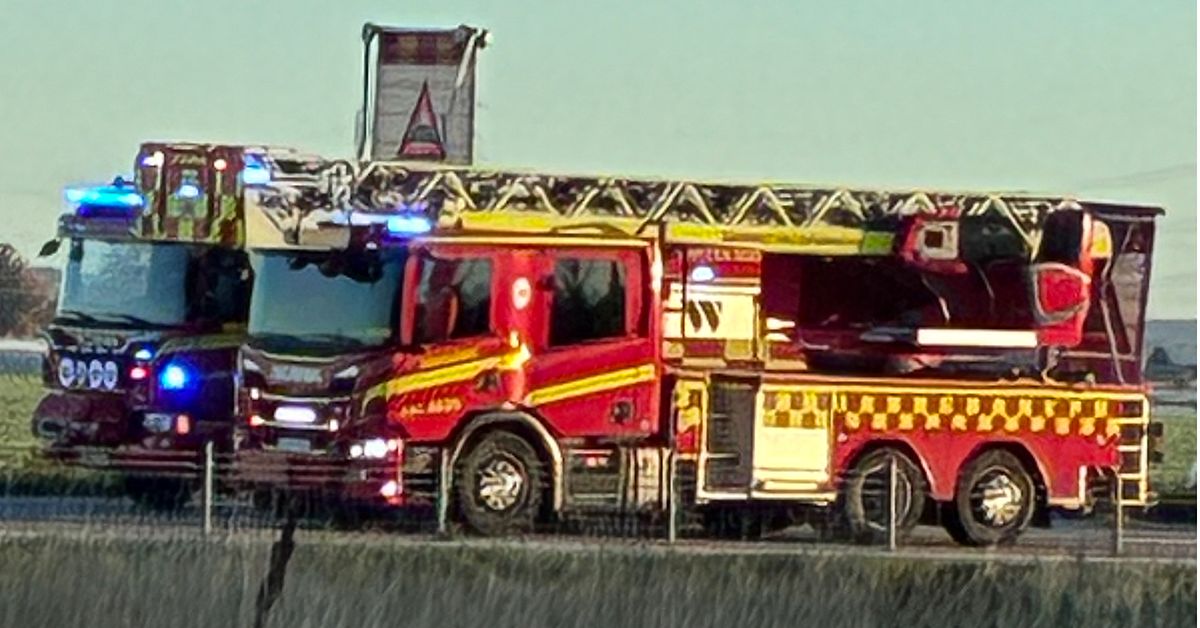 Lastbil och personbil i krock &ndash; ung kvinna d&ouml;d