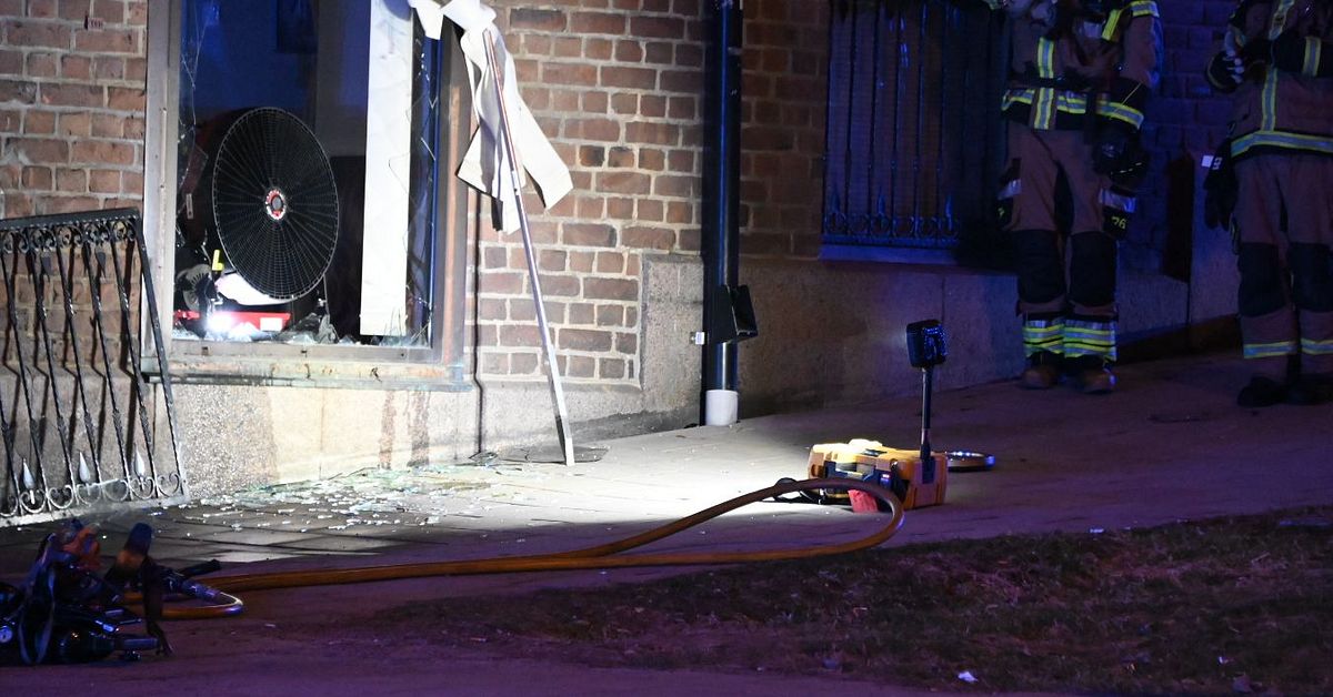 Ton&aring;ringar kastade in molotovcocktail i fris&ouml;rsalong i Norrk&ouml;ping
