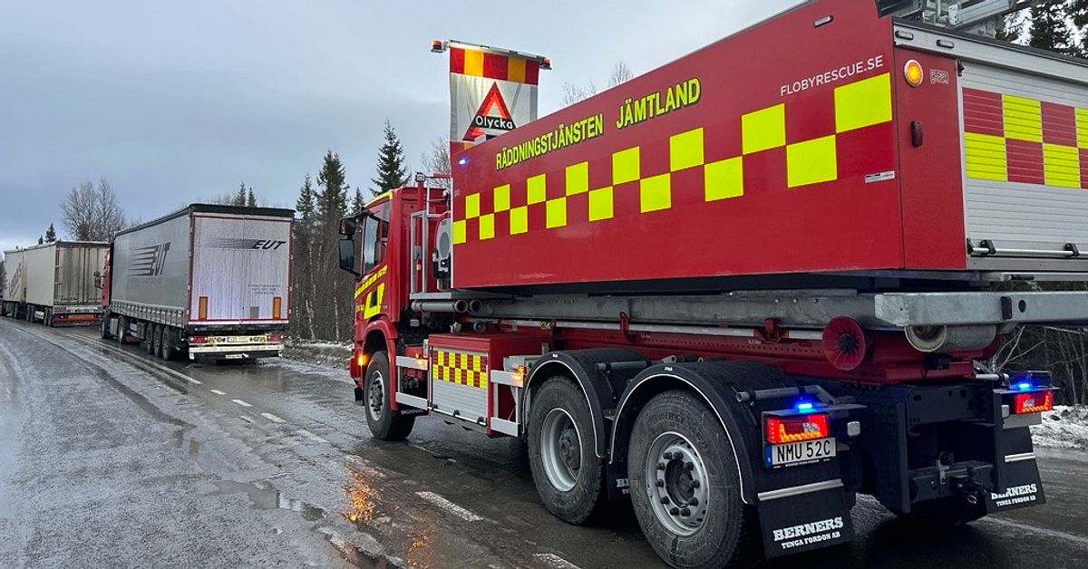 Masskrock med l&aring;ngtradare p&aring; E14 vid Enafors