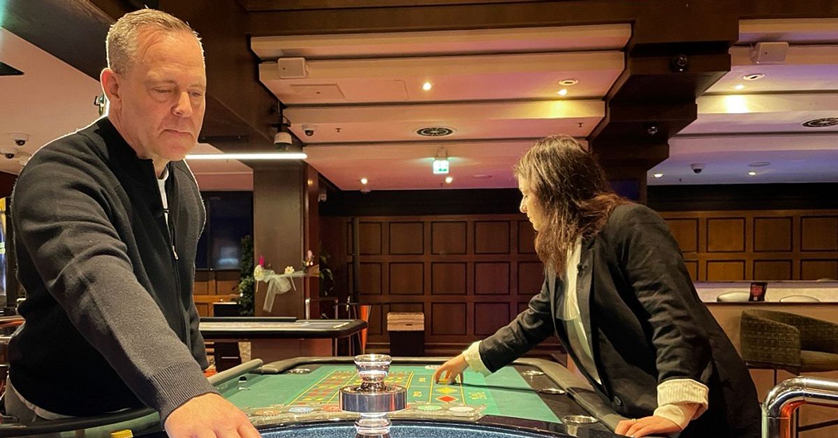 Häng med in i nedlagda Casino Cosmopol i Stockholm