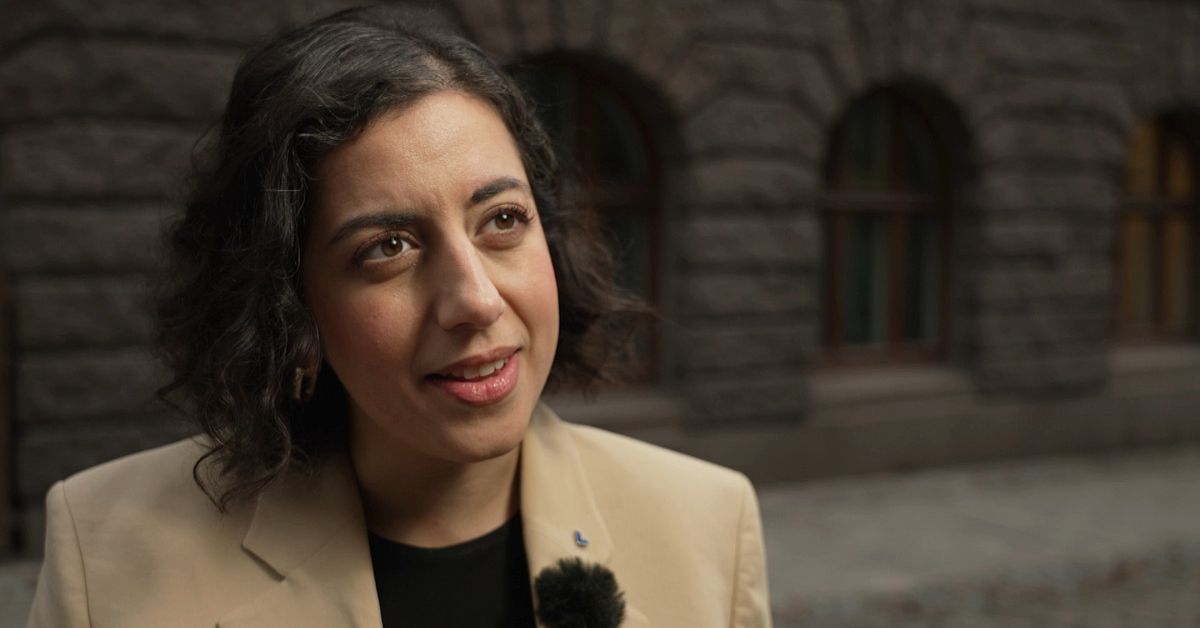 Utbildningsminister Simona Mohamsson (L) kr&auml;ver b&auml;ttre st&ouml;d till l&auml;rare vid fysiska ingripanden