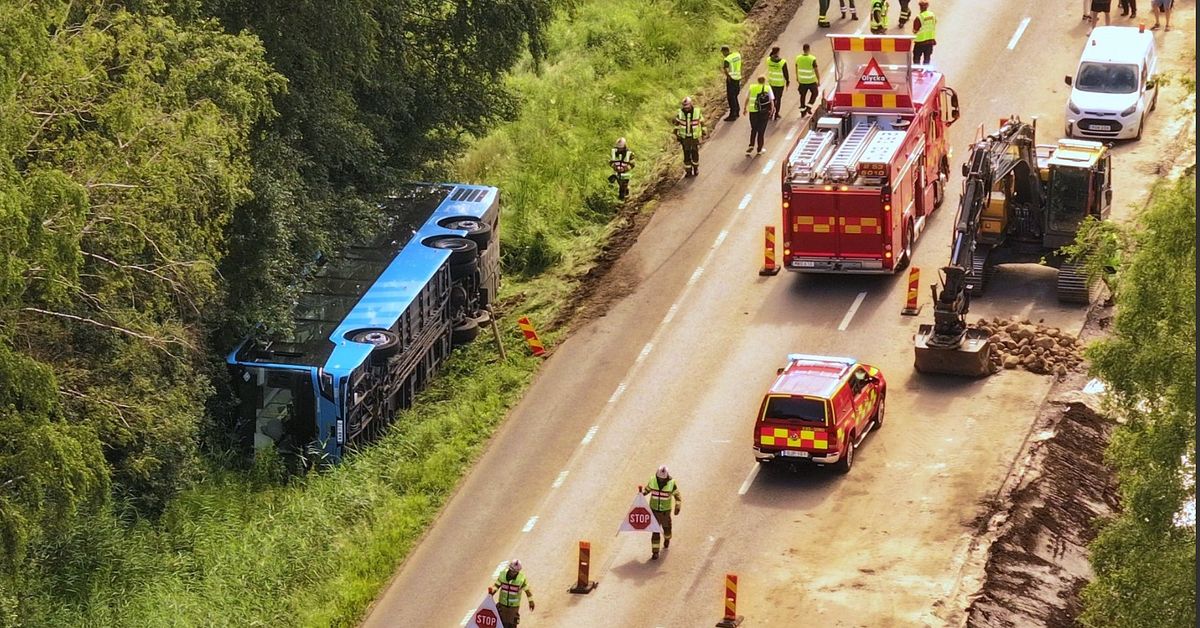 Buss med 27 passagerare i diket utanf&ouml;r Skara: &rdquo;Har v&auml;lt&rdquo;