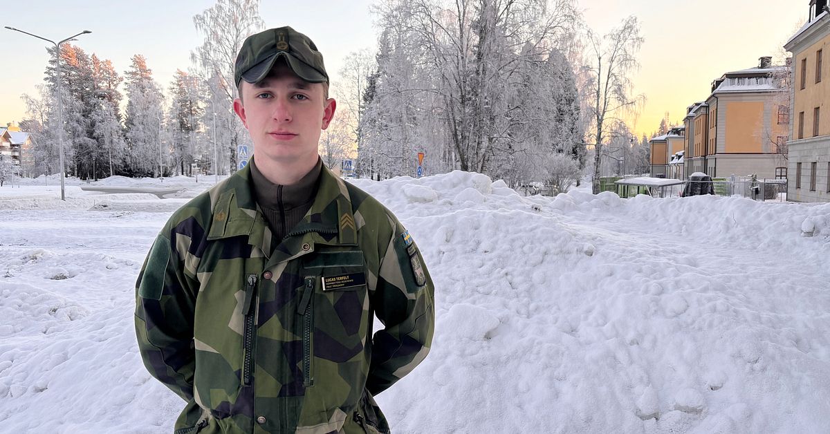 V&auml;rnpliktige Lucas, 20, har rasat i vikt p&aring; I 19 i Boden