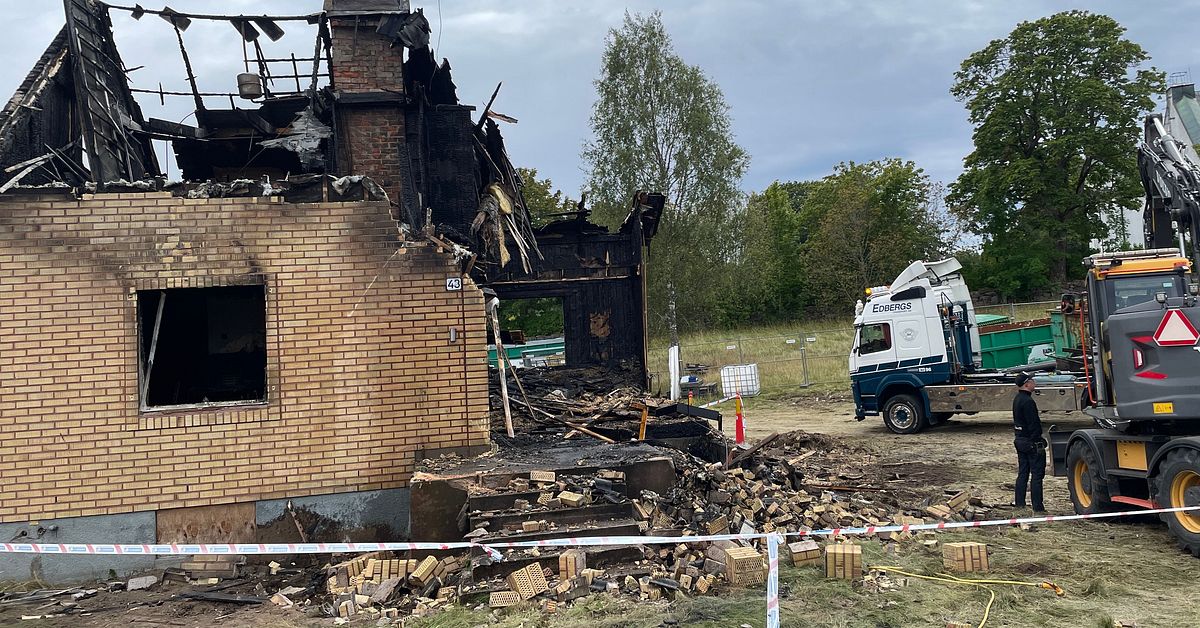 Nu rivs det utbrända huset i Mariannelund