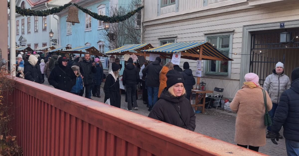 Årets första julmarknad i Wadköping i Örebro SVT Nyheter