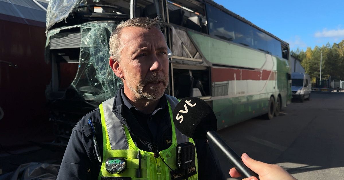 H&auml;r unders&ouml;ks bussen efter d&ouml;dsolyckan utanf&ouml;r V&auml;xj&ouml;: &rdquo;Man kan se mycket&rdquo;