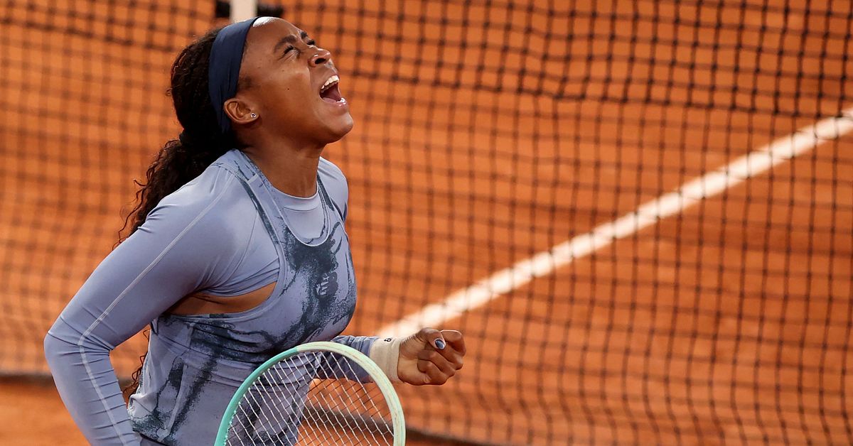 Tennis: Coco Gauff krampaktigt till semifinal under Paris takåsar | SVT ...