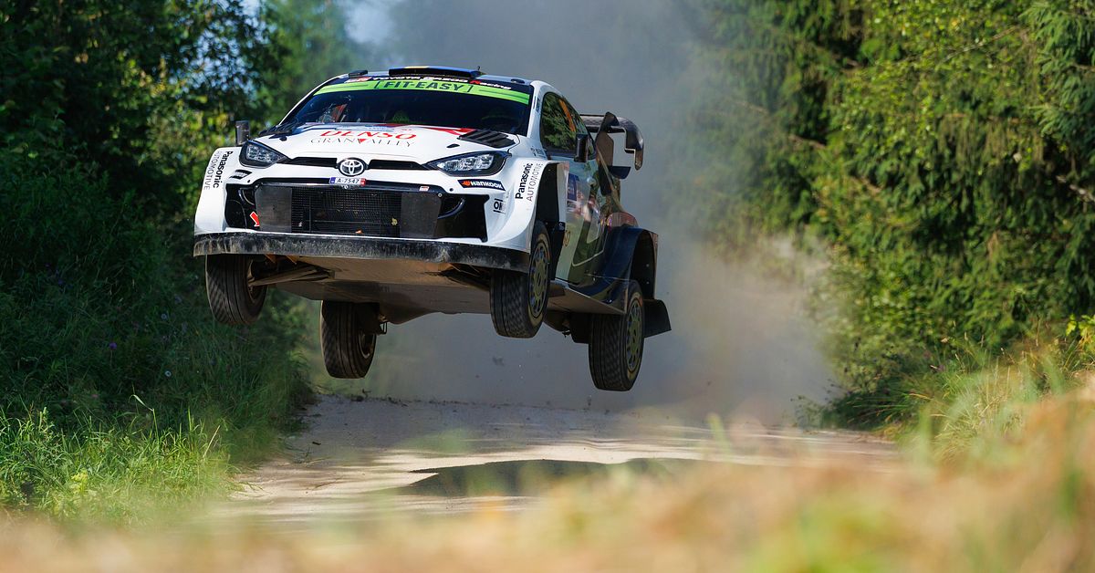 Oliver Solbergs sensationella ledning växer i Estlands VM-rally