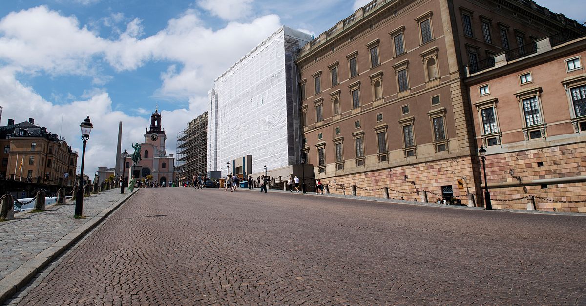 Turister blev inl&aring;sta &ndash; f&ouml;rs&ouml;kte bygga ramp vid slottet