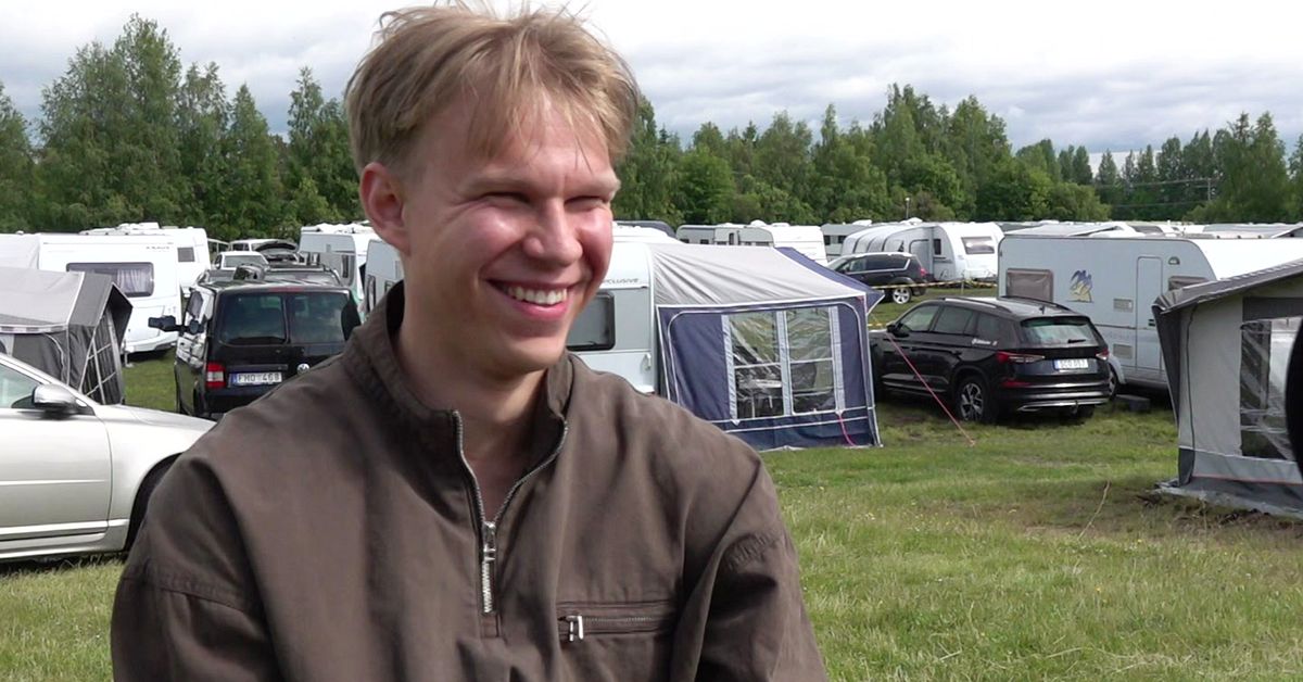 Elias är laestadian – reder ut om gardiner och musik är okej
