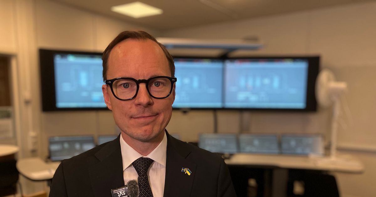Efter storvarslet på Northvolt – arbetsmarknadsministern öppnar för sänkt lönekrav