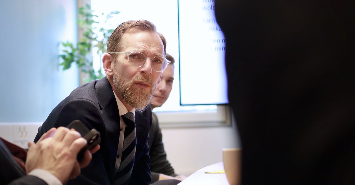 Socialminister Jakob Forssmed (KD) om vittnesm&aring;len fr&aring;n psykiatrin: &rdquo;V&auml;ldigt ber&ouml;rande&rdquo;