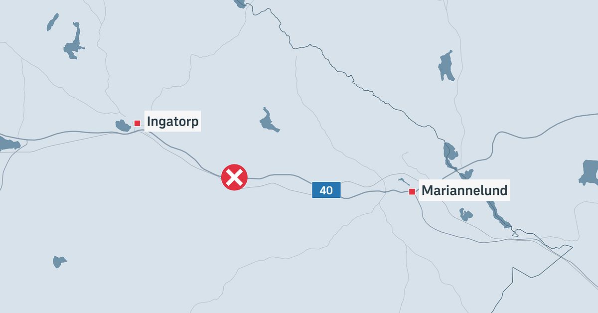 En d&ouml;d efter krock mellan bil och buss i Eksj&ouml;